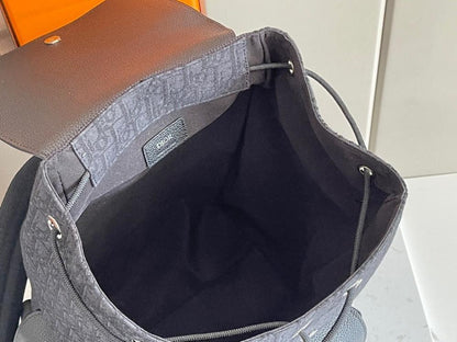 Classic Refined Crossbody Bag