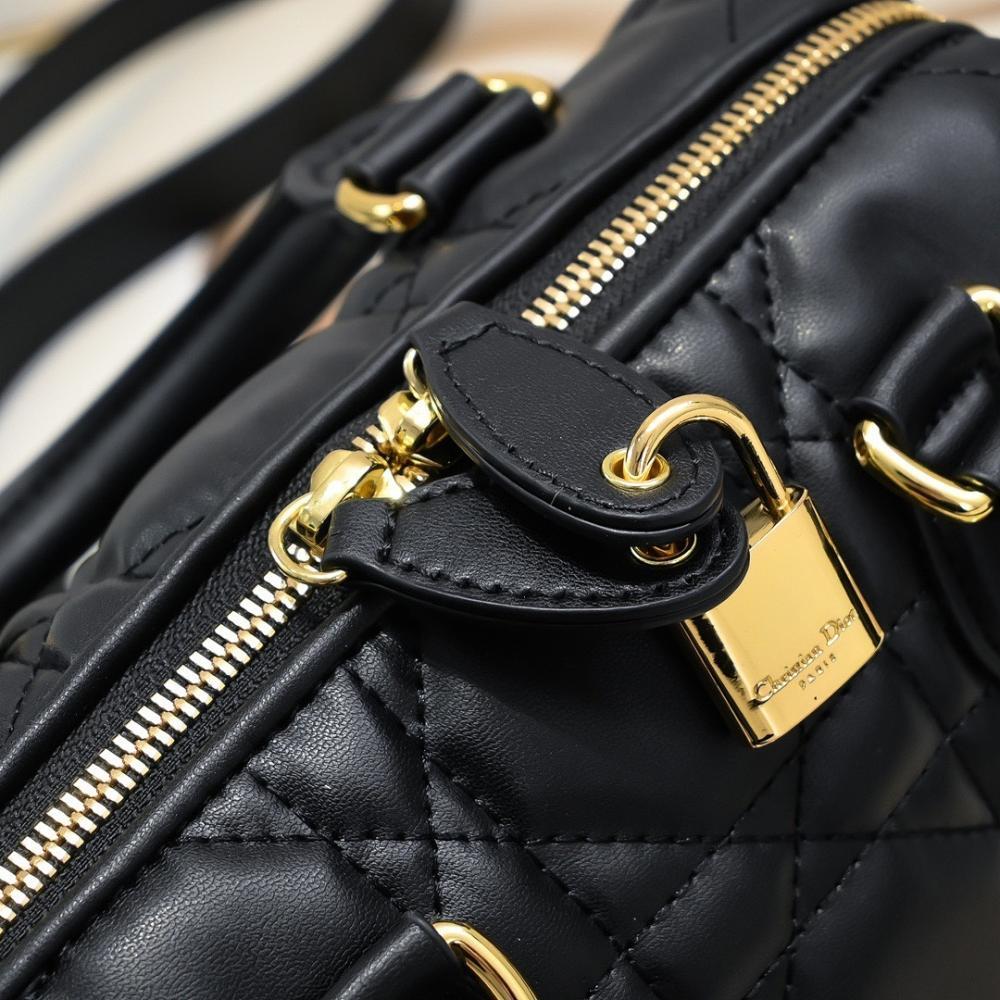 Classic Modern Leather Shoulder Bag