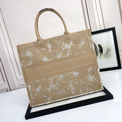 Modern Elegant Embroidered Shoulder Bag – Limited Edition