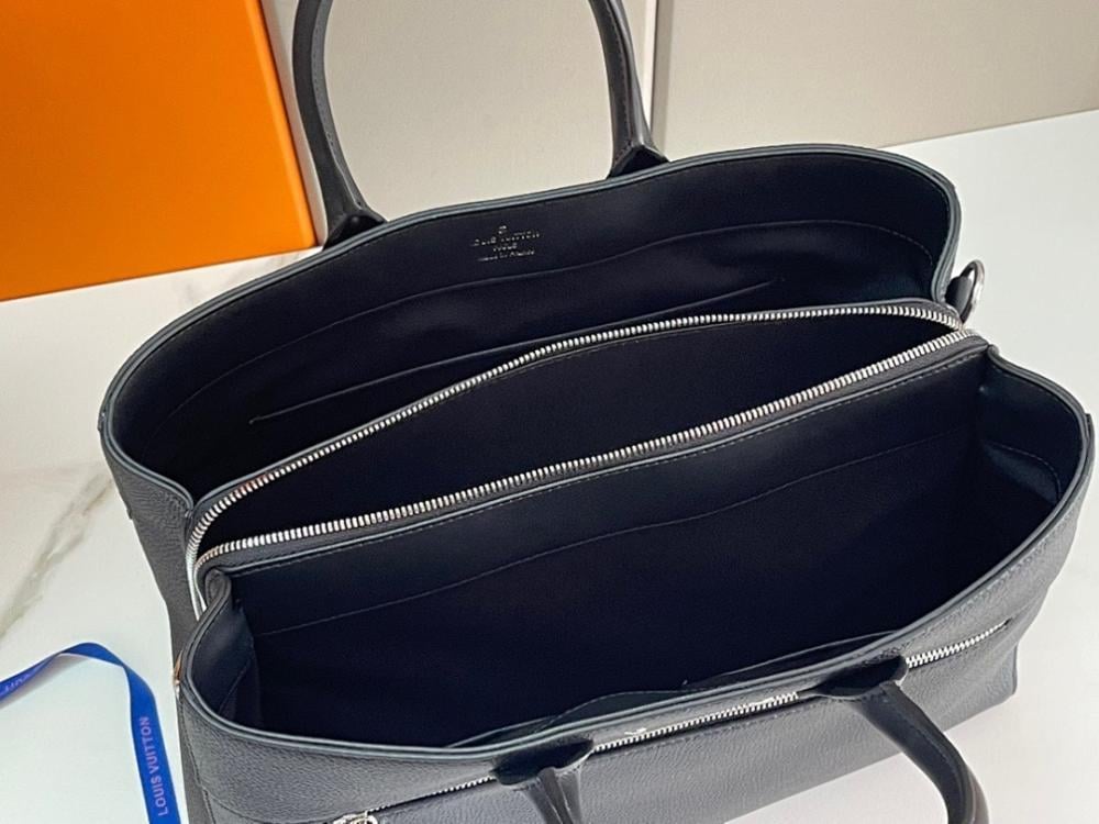 Stylish Refined Leather Shoulder Bag