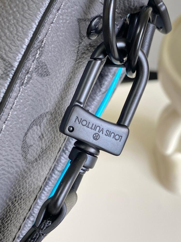 Modern Refined Shoulder Bag