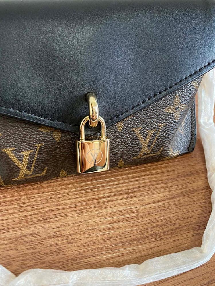 Elegant Premium Calfskin Shoulder Bag