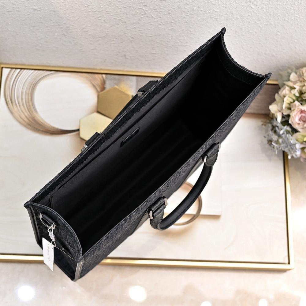 Modern Luxury Leather Shoulder Bag – Limited Edition