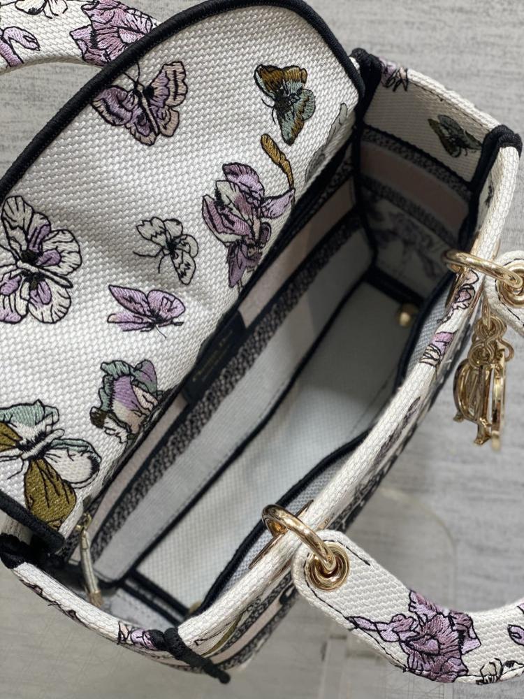Classic Shoulder Bag