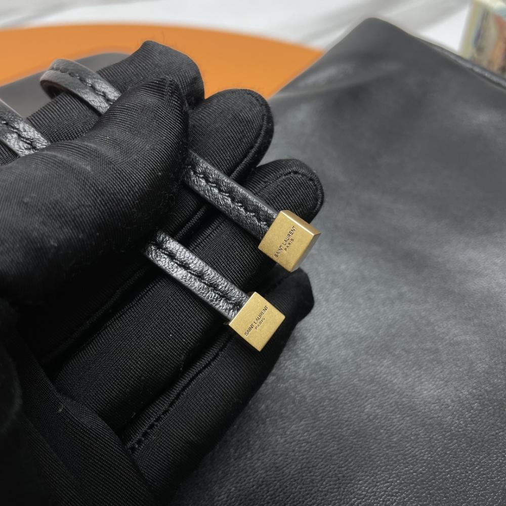 Classic Shoulder Bag