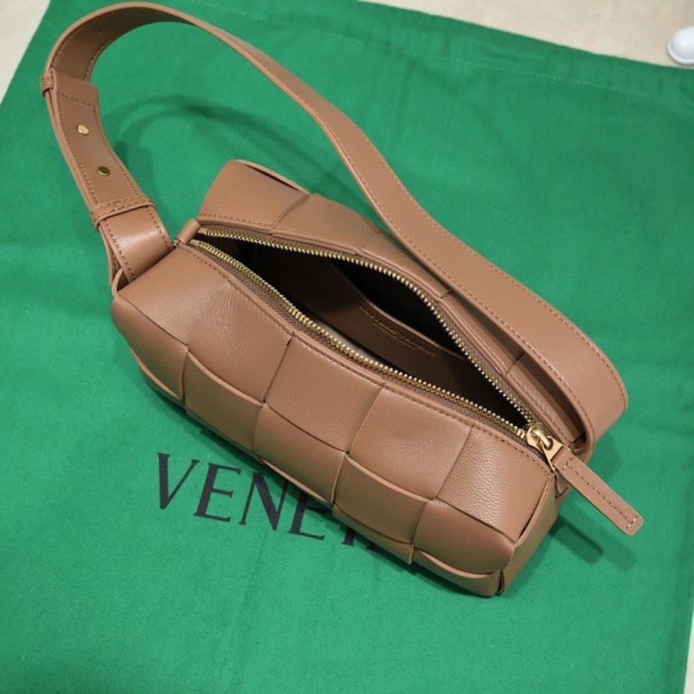 Stylish Woven Leather Top Handle Bag – Limited Edition