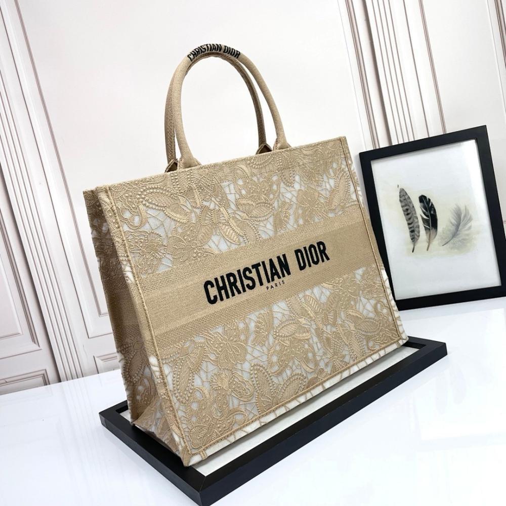 Modern Elegant Embroidered Shoulder Bag – Limited Edition