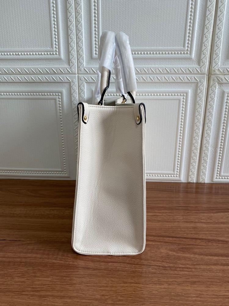 Elegant Leather Shoulder Bag – Special Edition