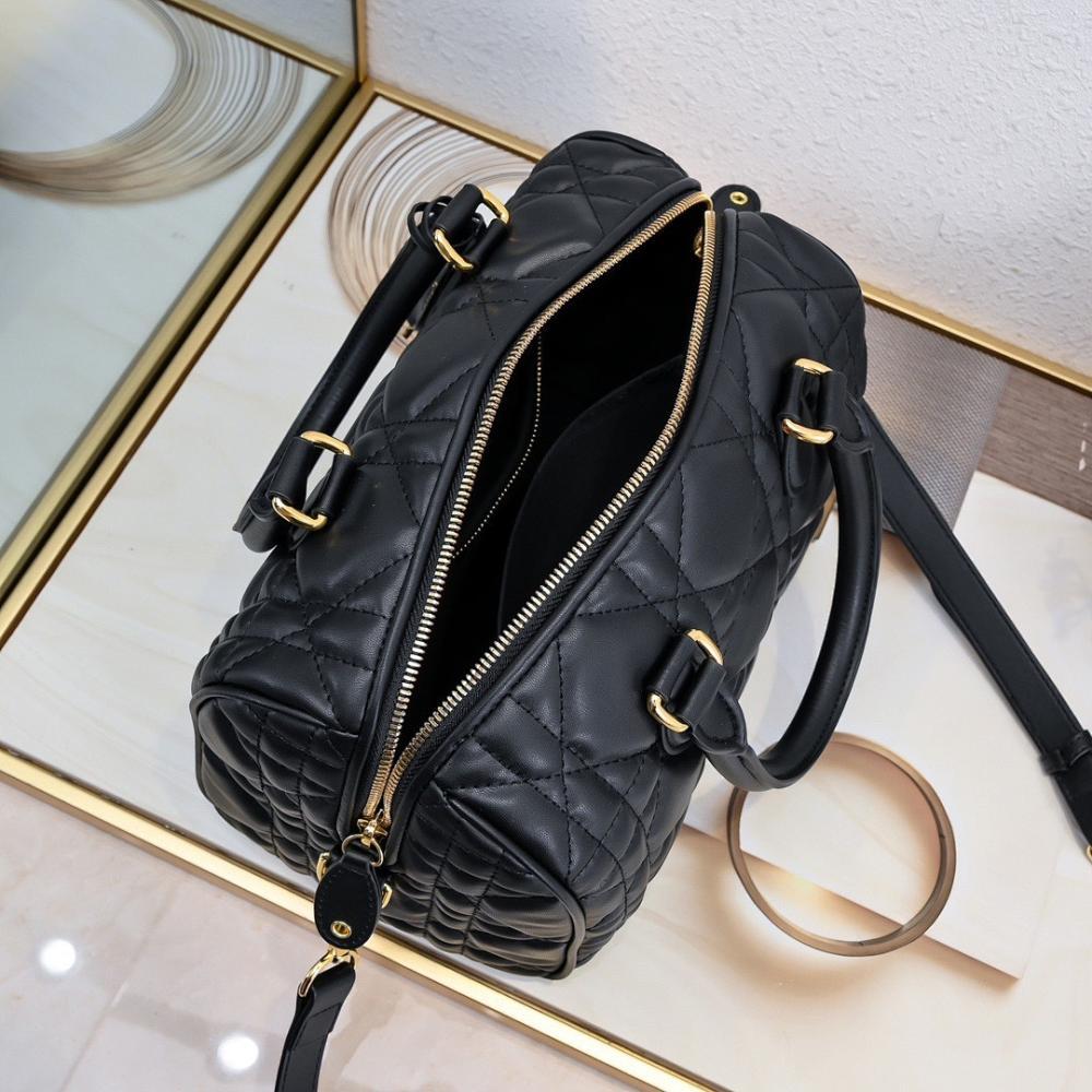 Modern Refined Leather Shoulder Bag