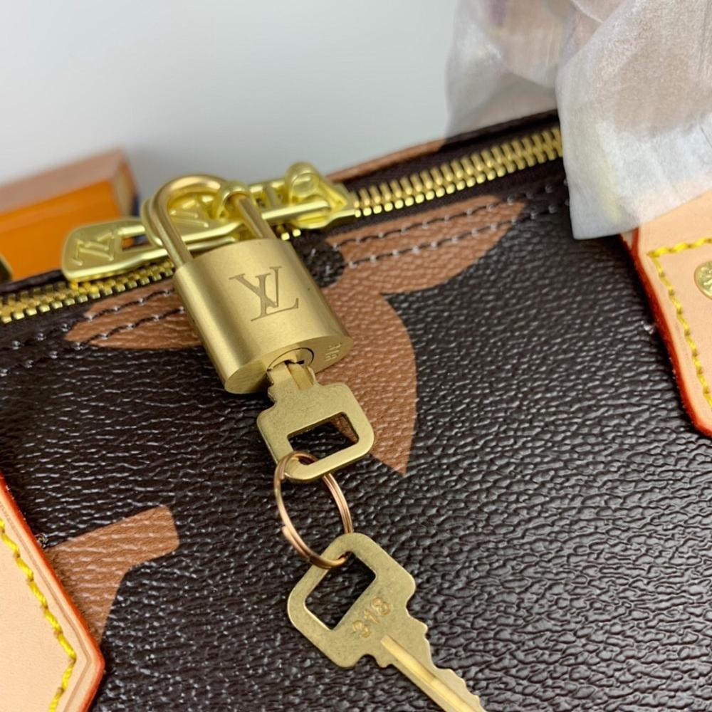 Modern Refined Shoulder Bag