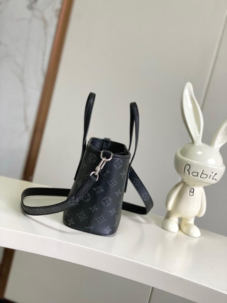 Neverfull Black Monogram Leather Shoulder Bag