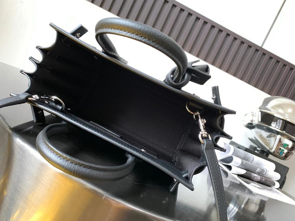 Elegant Stylish Shoulder Bag – Limited Edition