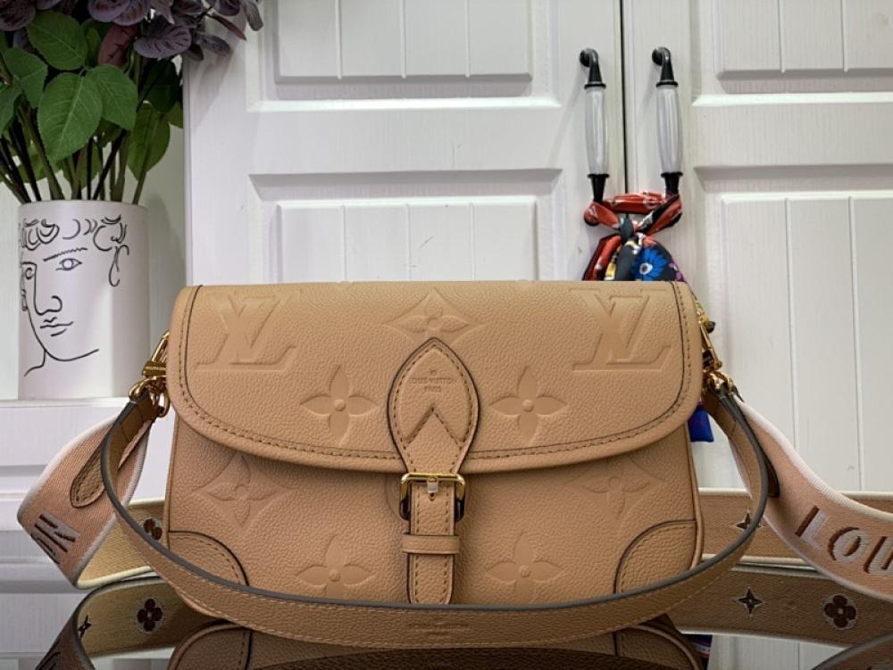 Classic Shoulder Bag