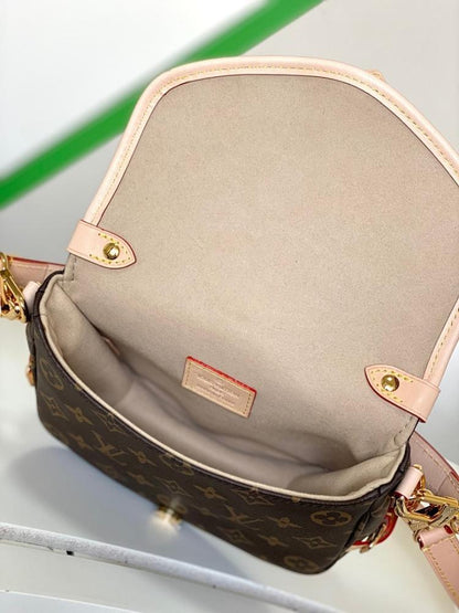 Stylish Refined Leather Crossbody Bag