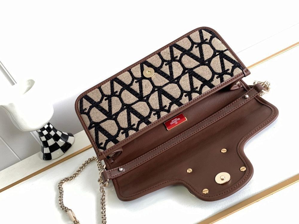 Elegant Stylish Embroidered Shoulder Bag – Limited Edition