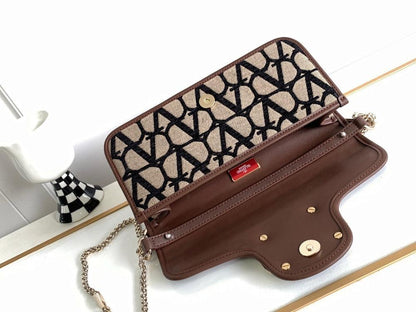 Elegant Stylish Embroidered Shoulder Bag – Limited Edition