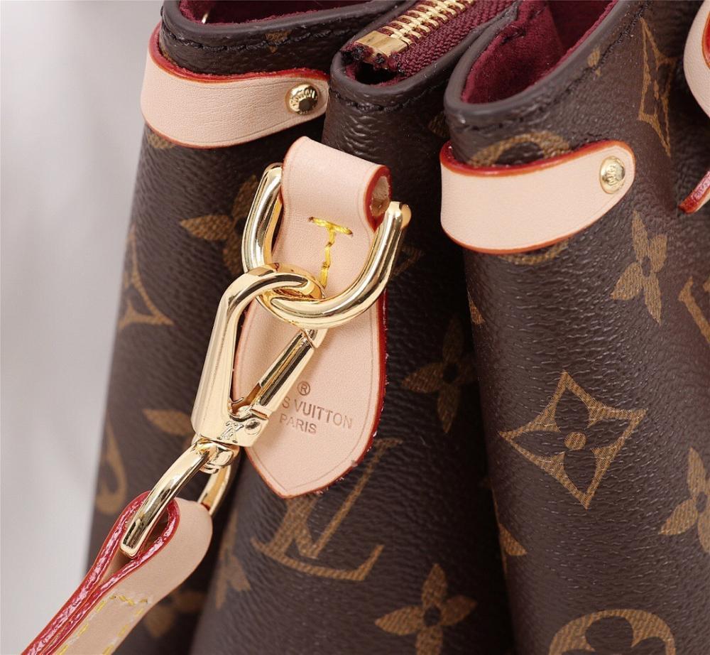 30 Montaigne Gold Monogram Leather Crossbody Bag