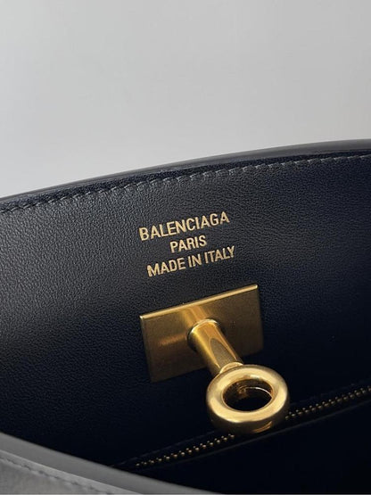 Modern Luxury Shoulder Bag