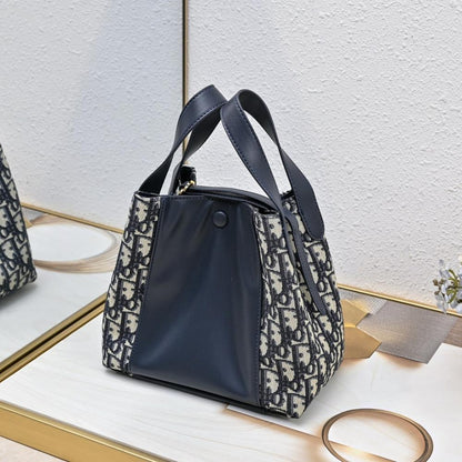 Modern Leather Bucket Bag – Limited Edition