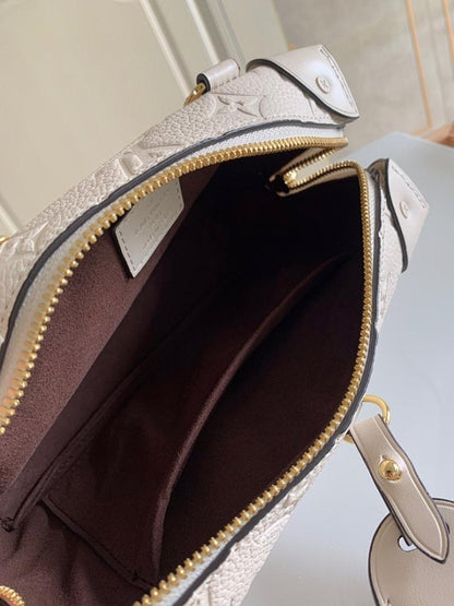 Modern Refined Shoulder Bag