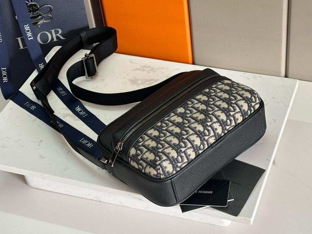 Elegant Printed Leather Shoulder Bag – Limited Edition