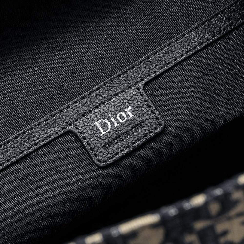 Modern Elegant Black Quilted Leather Shoulder Bag