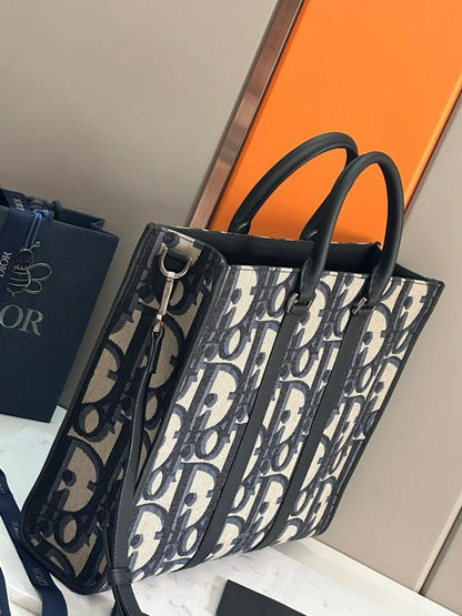 Classic Elegant Black Printed Leather Shoulder Bag