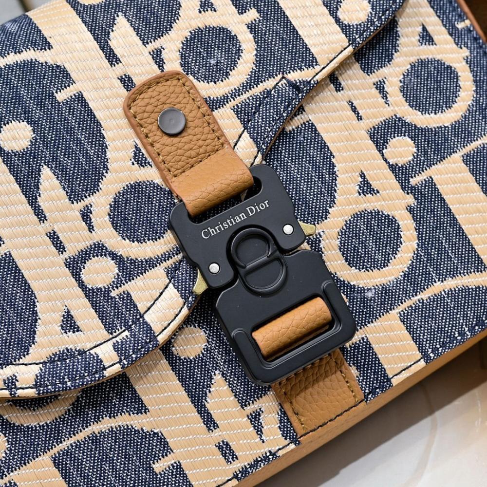 Classic Refined Black Leather Shoulder Bag