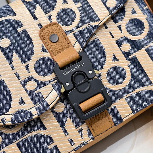 Classic Refined Black Leather Shoulder Bag