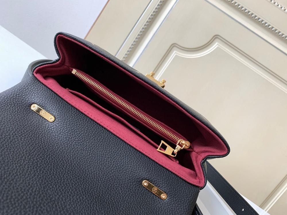 Classic Refined Leather Shoulder Bag