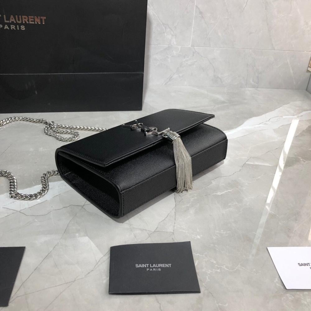 Modern Italian-Inspired Shoulder Bag