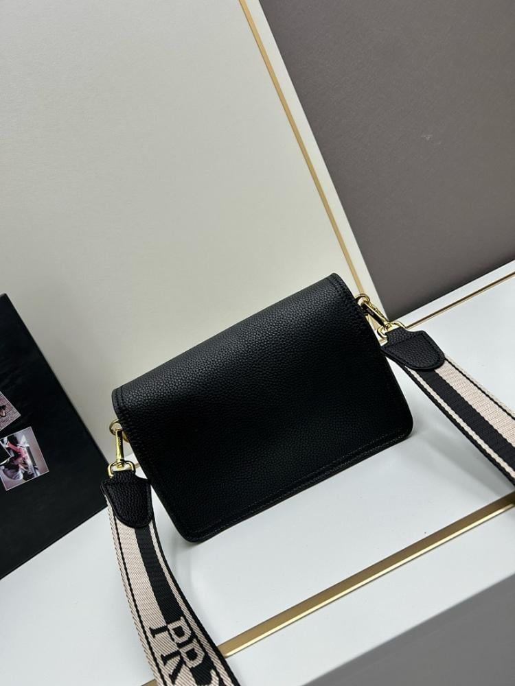 Modern Leather Shoulder Bag – Limited Edition