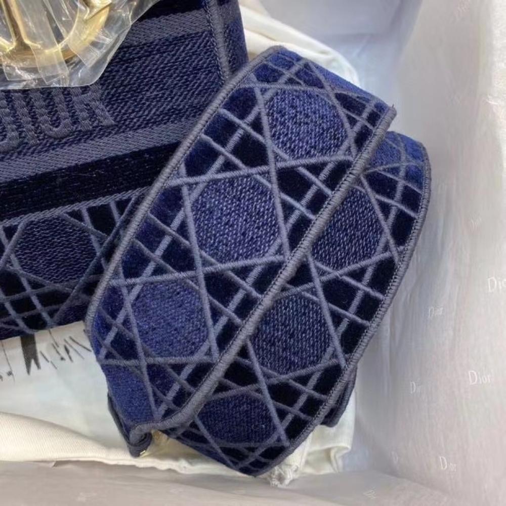 Elegant Shoulder Bag