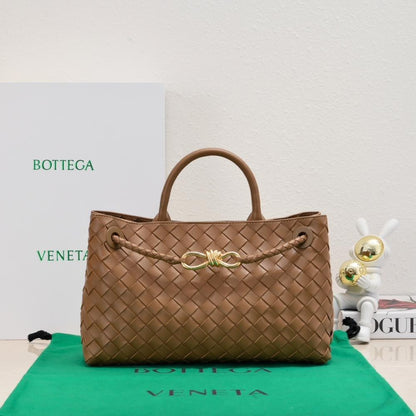Elegant Leather Crossbody Bag