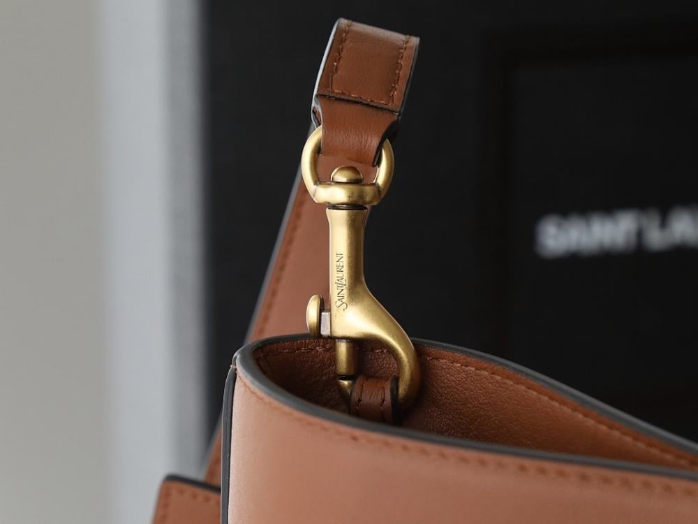 Luxury Stylish Leather Travel Bag – Limited Edition