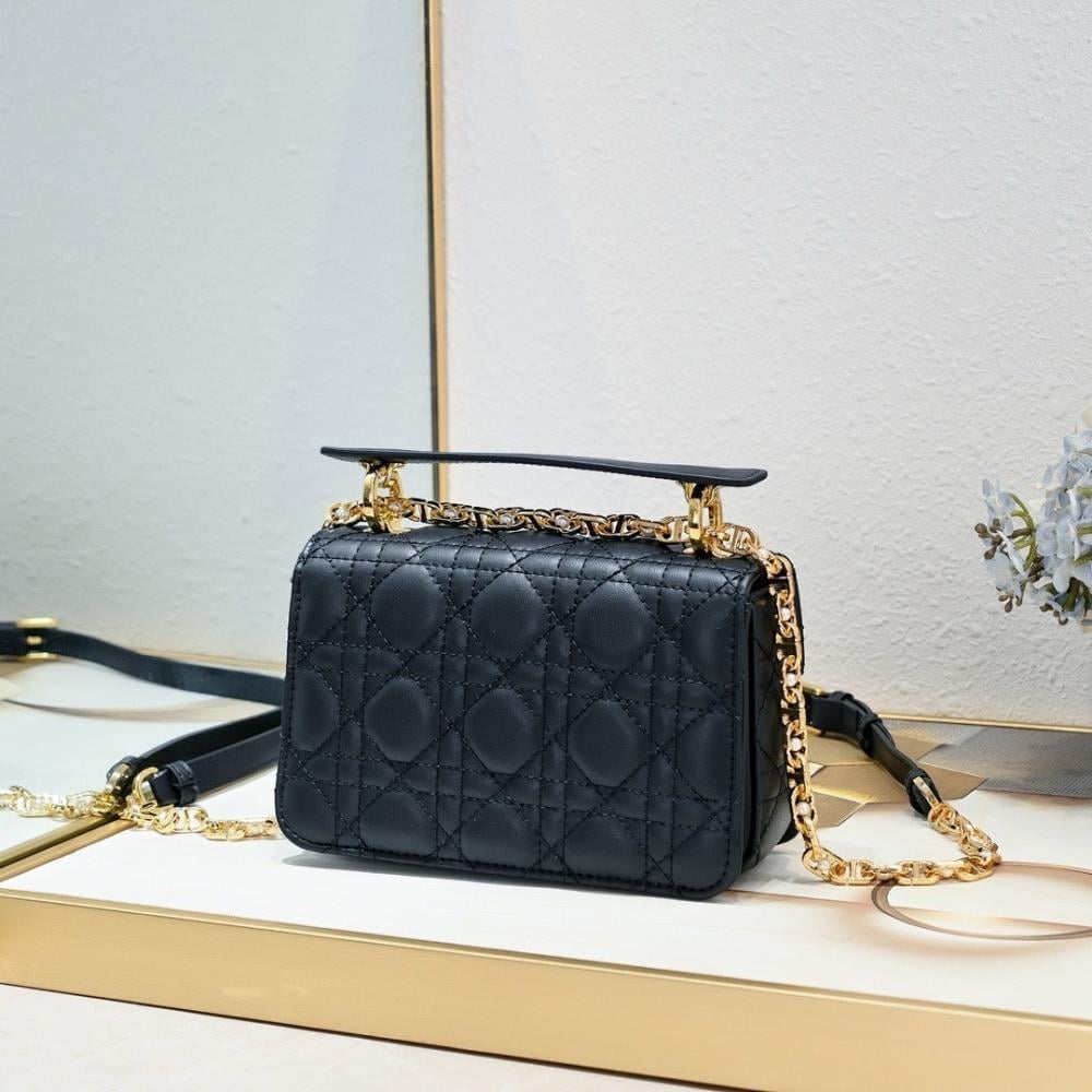 Elegant Refined White Leather Crossbody Bag