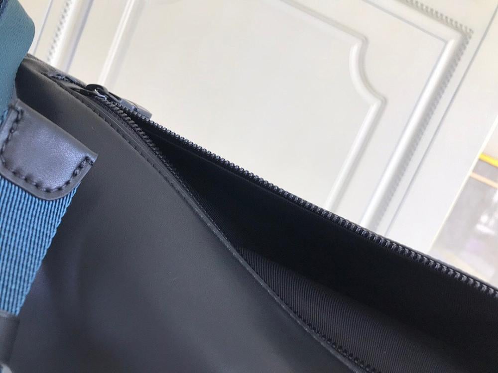 Modern Italian-Inspired Calfskin Crossbody Bag