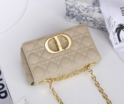 Stylish Refined Silver Leather Crossbody Bag