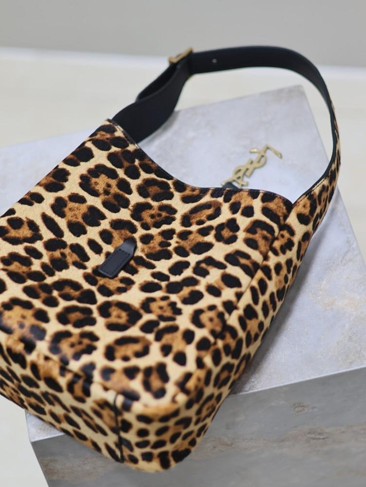 Alma Leather Shoulder Bag