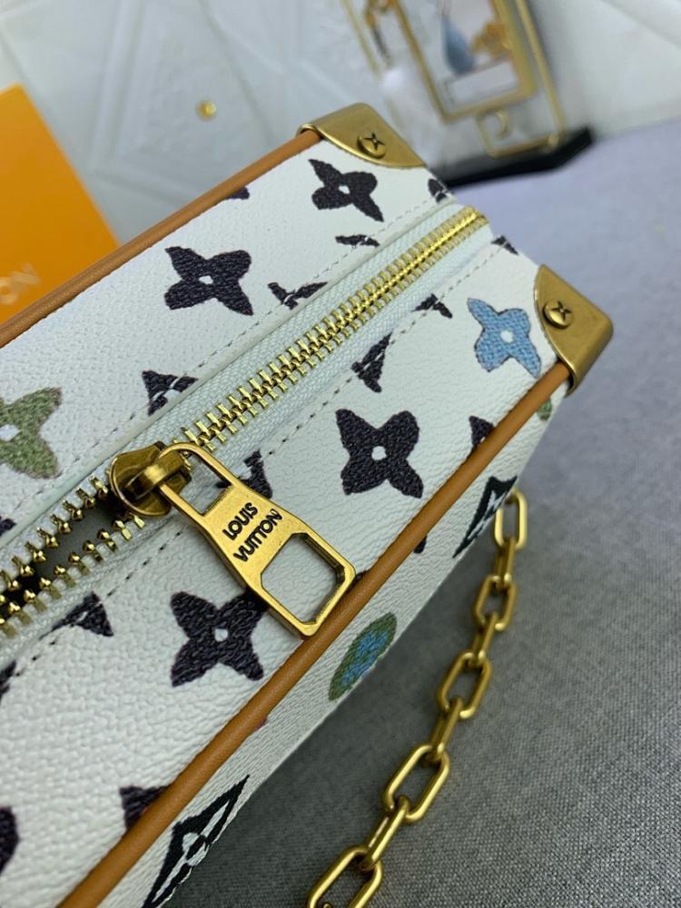 Modern Italian-Inspired Shoulder Bag