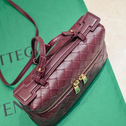 Classic Modern Woven Bag