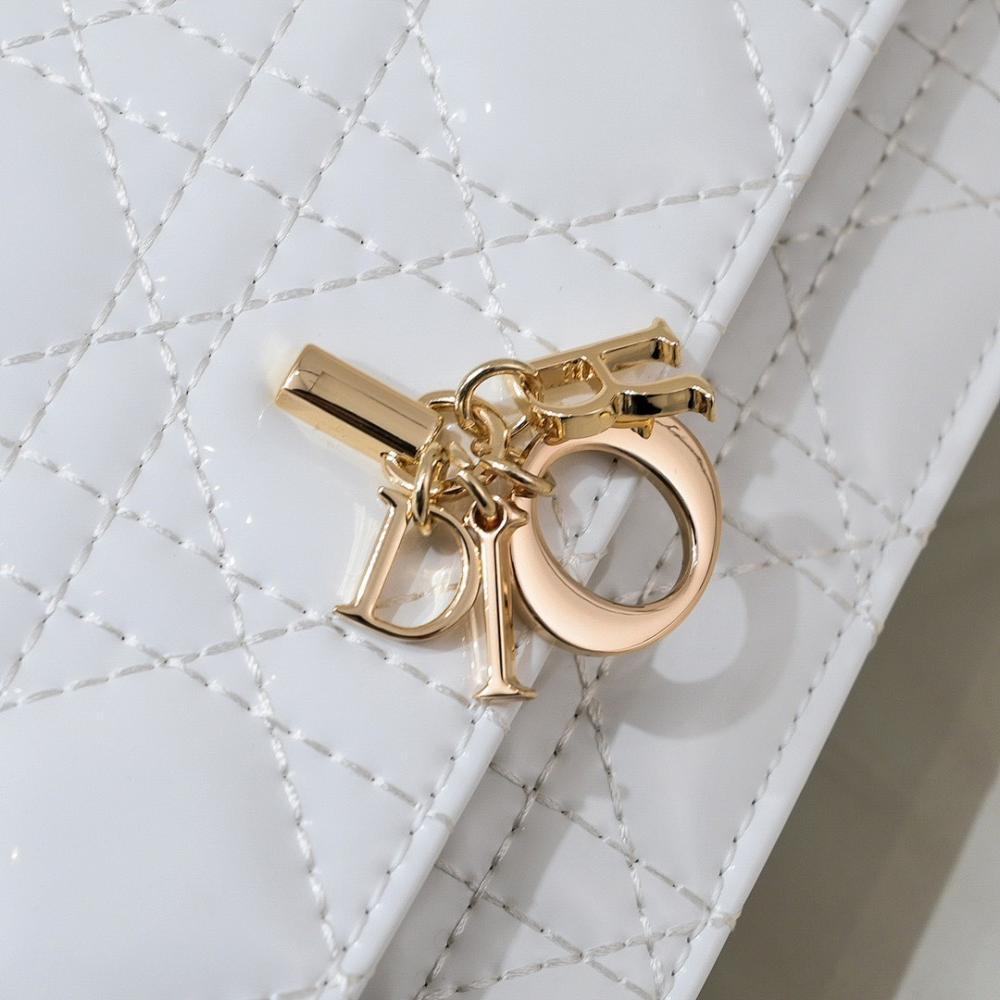 Classic Refined Leather Shoulder Bag
