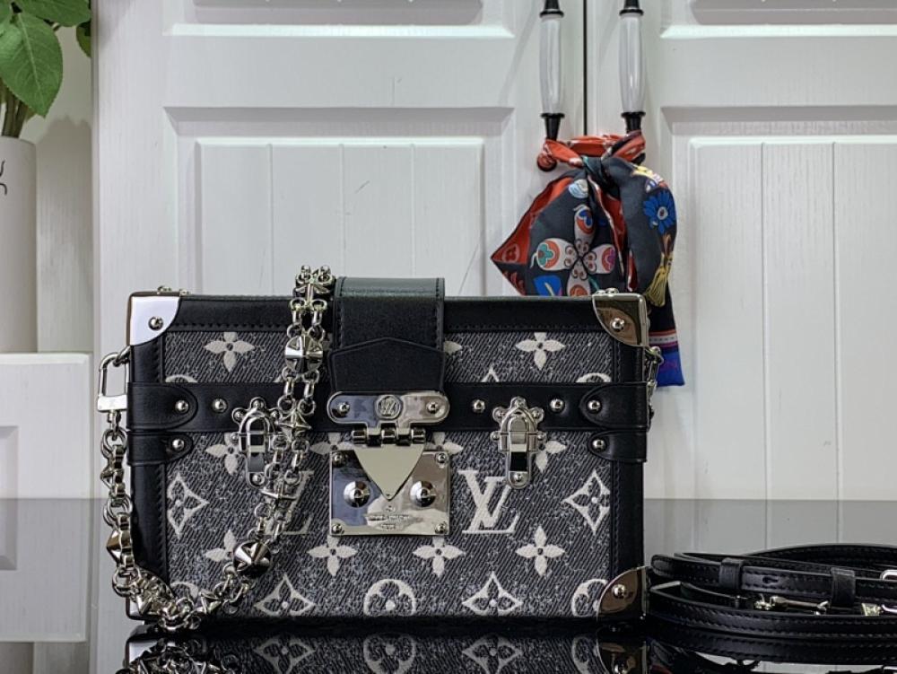 Elegant Shoulder Bag