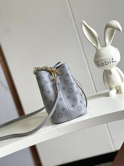Classic Modern Woven Bag