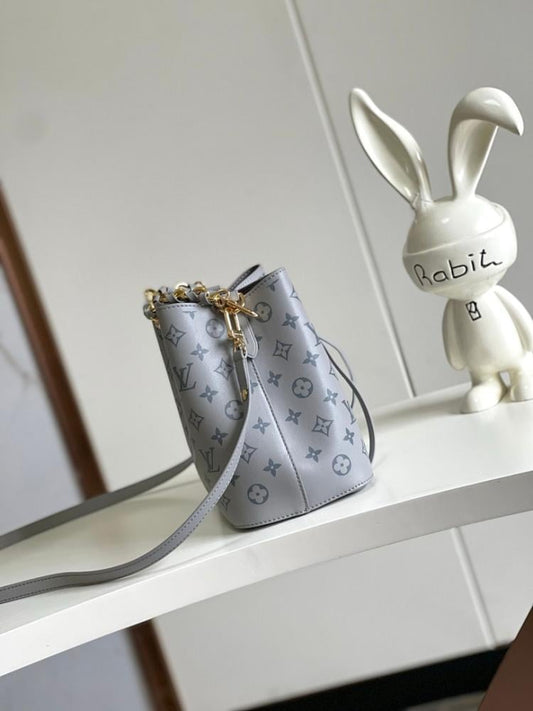 Classic Modern Woven Bag