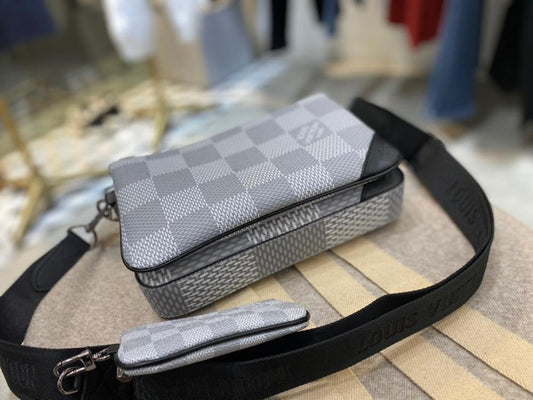 Modern Refined Grey Shoulder Bag