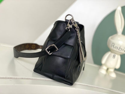 Classic Italian-Inspired Leather Shoulder Bag