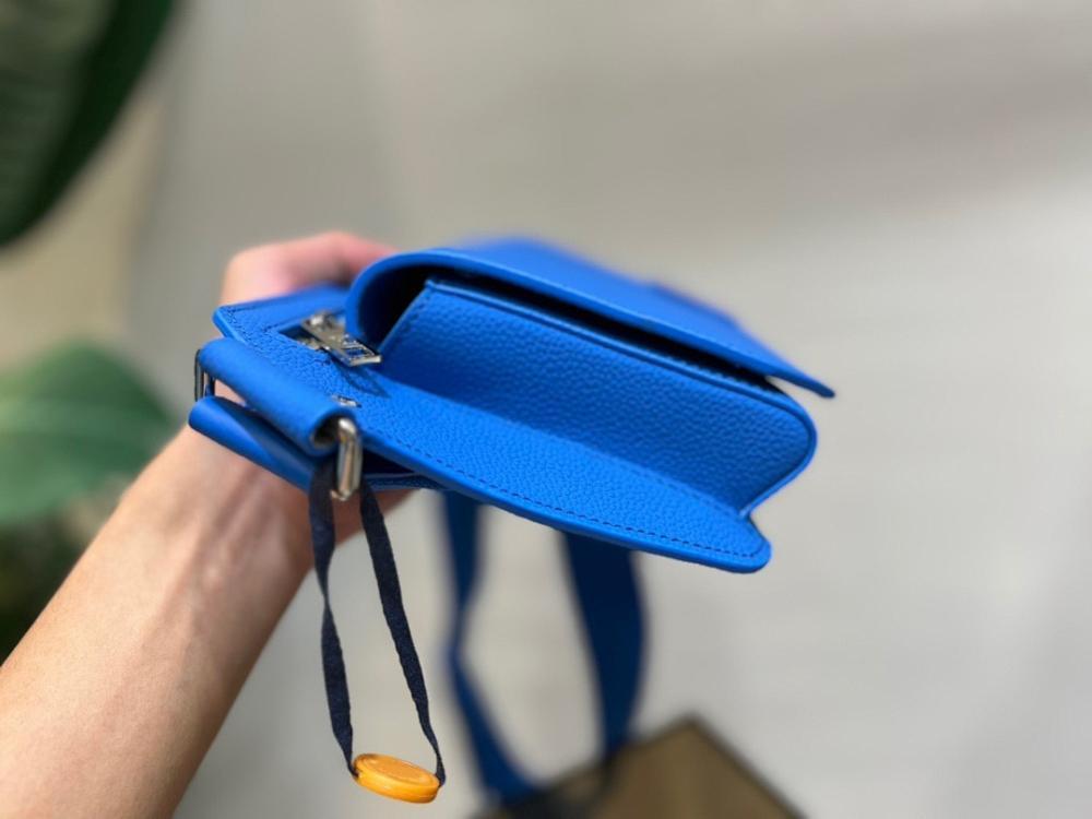 Elegant Refined Leather Shoulder Bag