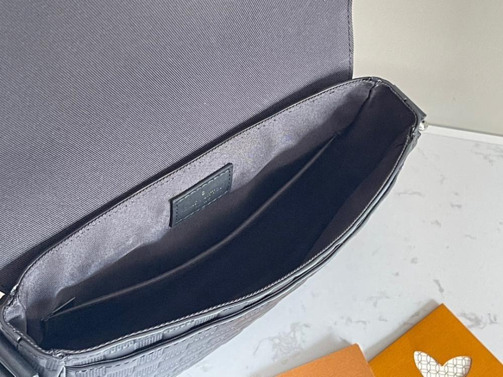 Modern Luxury Leather Shoulder Bag – Limited Edition
