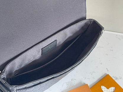 Modern Luxury Leather Shoulder Bag – Limited Edition